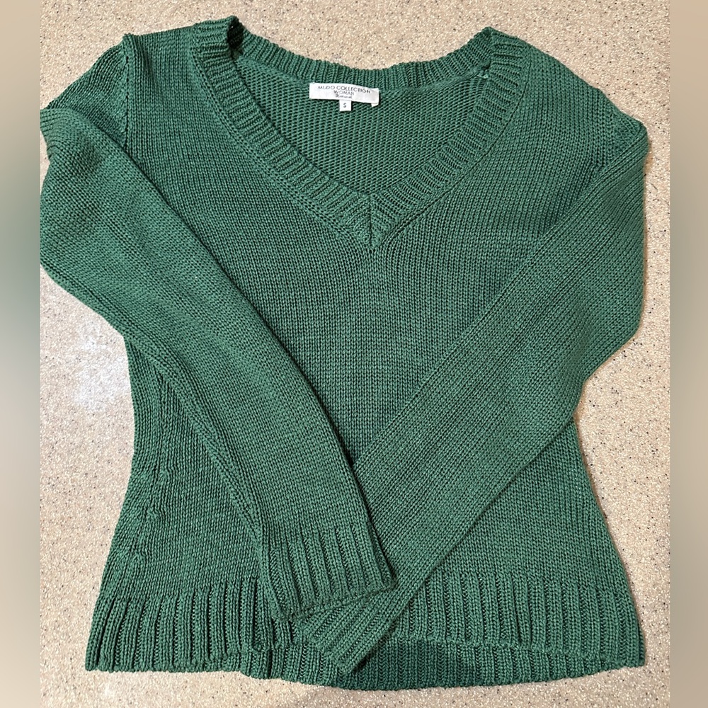 Mudo Collection Green V Neck Sweater
Size Small
Soft and cozy!